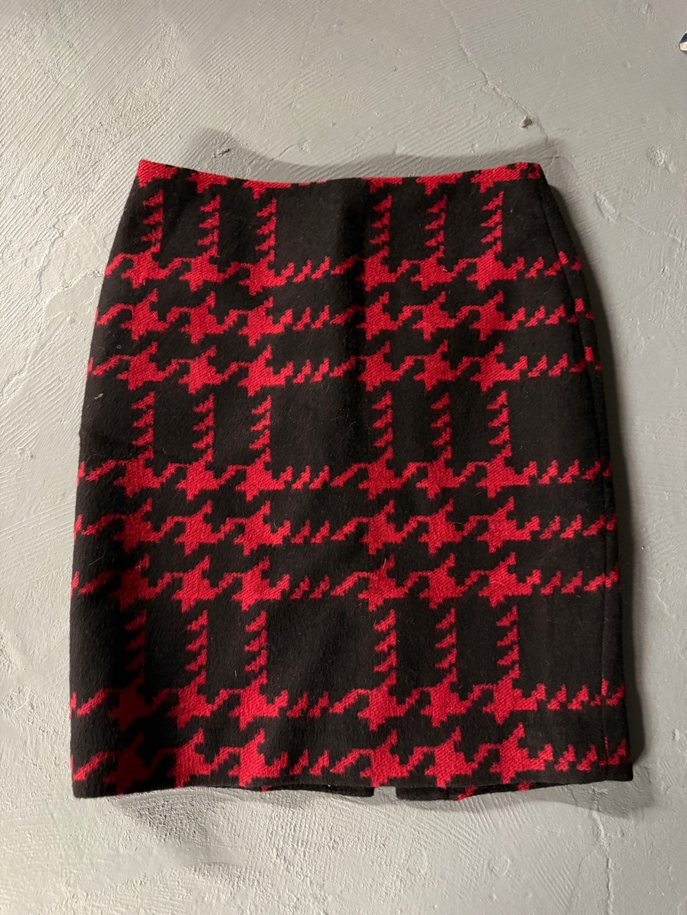 Talbots Men's Black and Red Houndstooth Crewneck Sweater